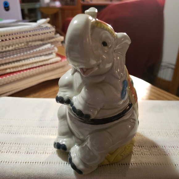 Vintage Elephant Piggy Bank - Picture 5 of 8